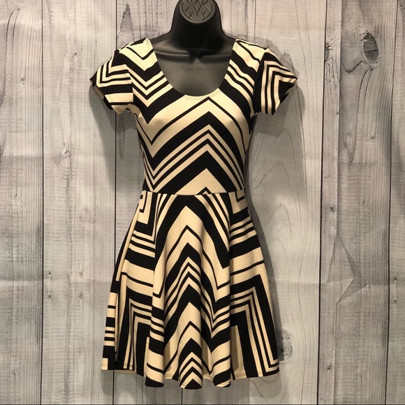 Planet Gold Dresses & Skirts - NWT Black/Cream Planet Gold Dress D019